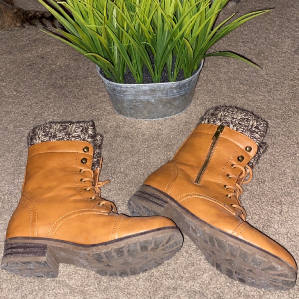 🍂Tan Lace Up Boots🍂